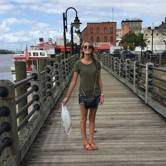 Meet your Posher, Amber - Picture 1 of 1